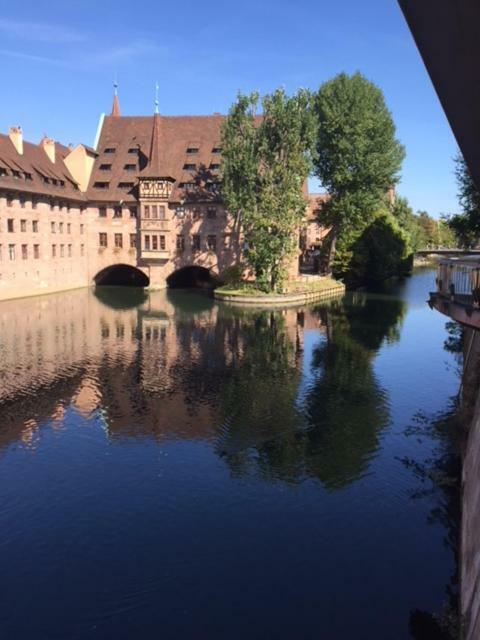 Apartment Centrum Im Gruenen Neurenberg Buitenkant foto